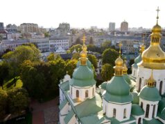 Vista de Kyiv y las cúpulas de la catedral de Santa Sofía, fotografía de archivo de 2017.