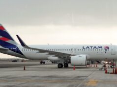 Avión Airbus A320 de LATAM en el aeropuerto Jorge Chávez de Lima, imagen de archivo de 2018