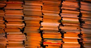 Libros apilados, imagen de archivo de 2020 alusiva a la lectura y las ferias literarias.