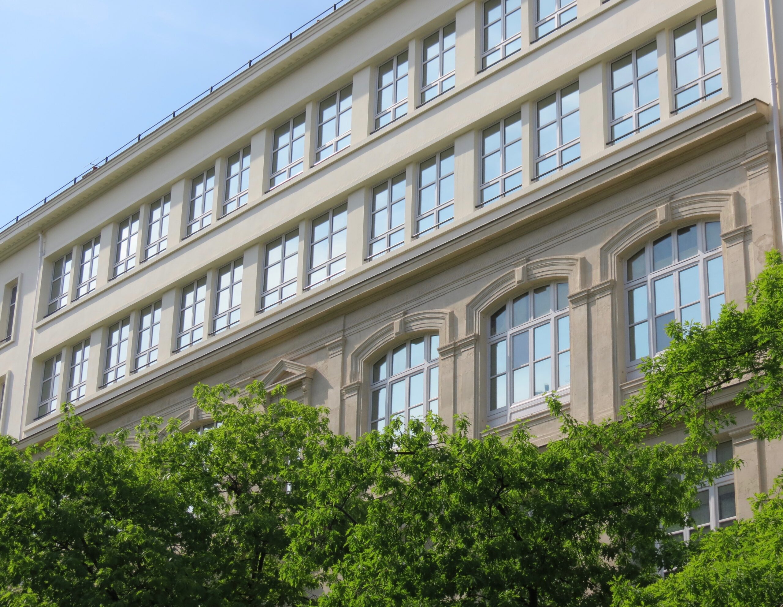 Fachada del liceo Turgot de París, imagen ilustrativa.