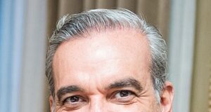 Luis Abinader en Santo Domingo el 25 de abril de 2024; retrato de archivo de Brycen Guerrero, U.S. Air Force.