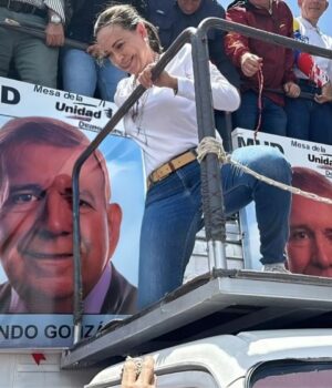 María Corina Machado durante una concentración en Venezuela el 3 de agosto de 2024. Fotografía de archivo de Voz de América.