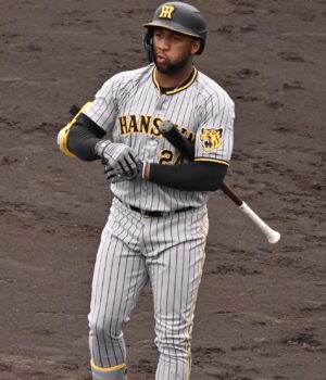Mel Rojas Jr. con el uniforme de Hanshin Tigers, en una fotografía de archivo del 21 de mayo de 2022.