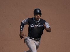 Miguel Andújar corriendo las bases con los Yankees en Baltimore; foto de archivo del 25 de agosto de 2018.
