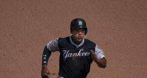 Miguel Andújar corriendo las bases con los Yankees en Baltimore; foto de archivo del 25 de agosto de 2018.