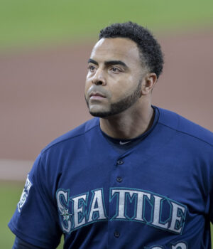 Nelson Cruz con los Marineros de Seattle en Baltimore, 29 de agosto de 2017; fotografía de archivo de Keith Allison.