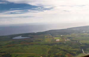 Vista aérea de campos, lagunas y costa en Las Lagunas de Nisibón, La Altagracia