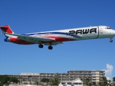 Volaville cambia de rumbo: un avión será restaurante-bar en Miches Avión MD-80 de PAWA Dominicana durante una aproximación, fotografía de archivo de 2015