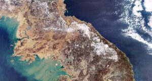 Imagen satelital de archivo de la península de Corea, con Corea del Norte y Corea del Sur