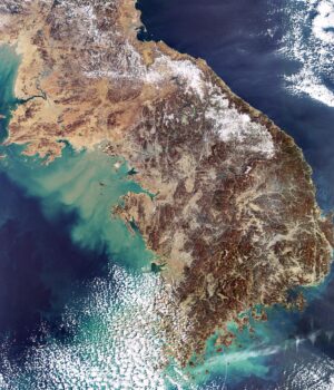 Imagen satelital de archivo de la península de Corea, con Corea del Norte y Corea del Sur
