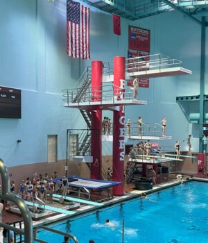 Torre de plataformas y trampolines para competencias de clavados