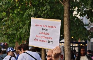 Estudiantes y manifestantes marchan durante la protesta educativa del 6 de octubre de 2026 en París, Francia