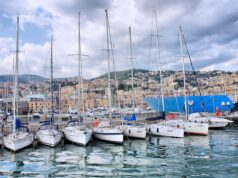 Vista del puerto de Génova y su entorno urbano, fotografía de Christine Zenino de abril de 2011.