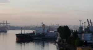 Vista del puerto de San Petersburgo en agosto de 2003, fotografía de archivo de Stan Shebs.