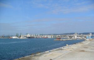 Buques en el puerto de Varna, Bulgaria, en una imagen de archivo; no corresponde a los ataques del 13 de octubre de 2026