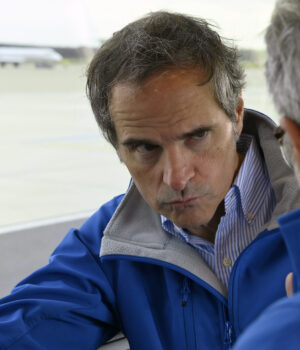 Rafael Grossi durante un desplazamiento en Viena en marzo de 2023, fotografía de archivo de Dean Calma para el OIEA.