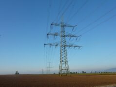 Torres y líneas eléctricas usadas como imagen ilustrativa sobre redes de distribución