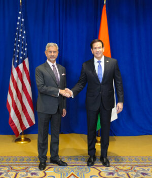 Marco Rubio y S. Jaishankar se estrechan la mano en Nueva York el 23 de septiembre de 2026; fotografía de archivo.