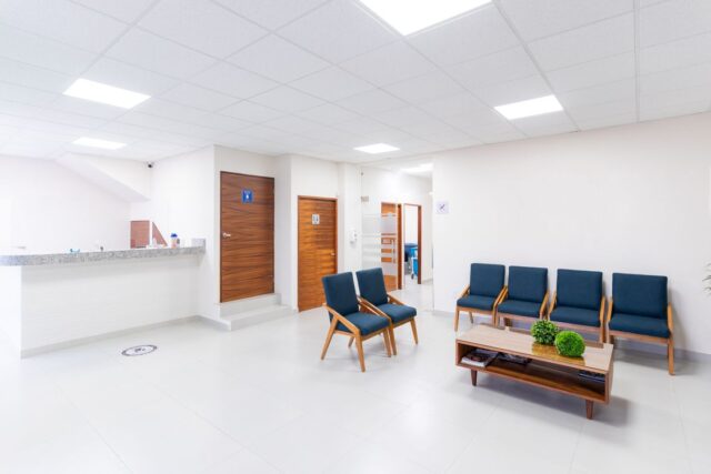 Sala de espera hospitalaria usada como imagen ilustrativa de los servicios de salud en Verón