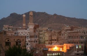 Vista de archivo de Saná, Yemen, imagen contextual de la escalada regional
