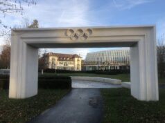 Sede del Comité Olímpico Internacional y castillo de Vidy en Lausana, fotografía de archivo de 2019