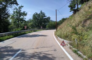 Señal preventiva de seguridad vial utilizada como imagen de archivo