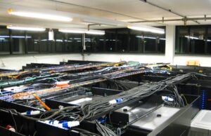 Cloudflare reporta millones de intentos de explotar fallos de PHP Sala de servidores del centro PDC del KTH en Estocolmo; fotografía de archivo de 2010.