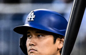 Shohei Ohtani con el uniforme de los Dodgers de Los Ángeles