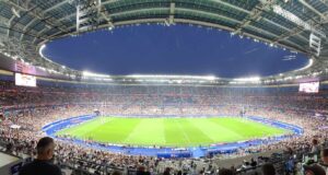 Vista panorámica del interior del Stade de France, sede del primer partido de temporada regular de la NFL en Francia