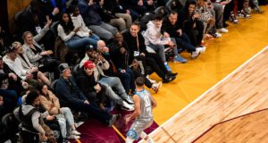 Stephen Curry durante el Juego de Estrellas de la NBA de 2022; fotografía de archivo de Erik Drost.