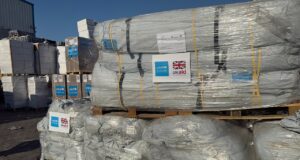Paquetes de tiendas de campaña de Unicef y ayuda británica en Gaza; fotografía de archivo del 1 de diciembre de 2025.