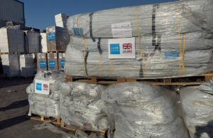 Paquetes de tiendas de campaña financiadas por el Reino Unido para distribución de Unicef en Gaza; archivo del 1 de diciembre de 2025.