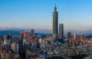 Panorámica de Taipéi con la torre Taipei 101; fotografía de archivo de 2019.