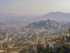 Vista de la ciudad de Taiz, Yemen, fotografiada por Rod Waddington en 2013.