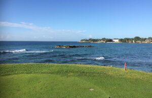 Bandera junto al mar en el campo Teeth of the Dog de Casa de Campo, fotografía de archivo de 2015