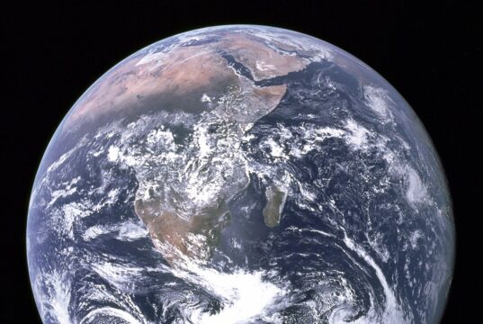 La Tierra fotografiada desde el Apolo 17, con África y la Antártida visibles; imagen de archivo de la NASA de 1972.