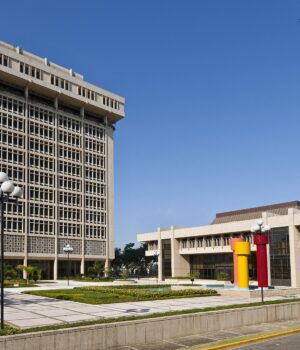 Torre del Banco Central de la República Dominicana en Santo Domingo, fotografía de archivo