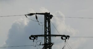 Torre y tendido eléctrico, imagen de archivo alusiva a una avería en La Romana
