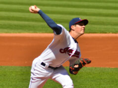 Trevor Bauer lanzando con Cleveland en mayo de 2013; fotografía de archivo.