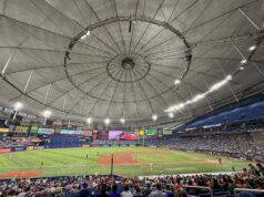 Milwaukee anota ocho con dos outs y se escapa 10-0 Vista interior del Tropicana Field, sede del Juego 3 de la Serie Mundial 2026 entre Milwaukee y Tampa Bay