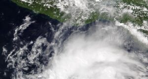 Imagen satelital de Trudy al sur de México el 13 de octubre de 2026, cuando era tormenta tropical; no representa su posición del 17 de octubre.