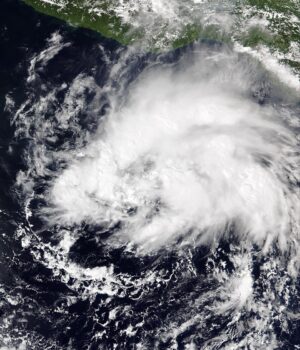 Imagen satelital de Trudy al sur de México el 13 de octubre de 2026, cuando era tormenta tropical; no representa su posición del 17 de octubre.