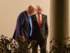 Donald Trump y Benjamin Netanyahu conversan durante una reunión en la Casa Blanca en 2025