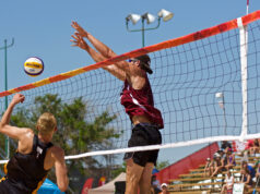 Dupla dominicana finaliza cuarta en el NORCECA de Punta Cana Jugadores masculinos disputan un partido de voleibol de playa, imagen de archivo